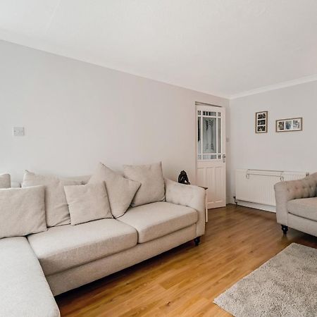 Centrally Situated 1 Bedroom House In Cumbernauld Bagian luar foto