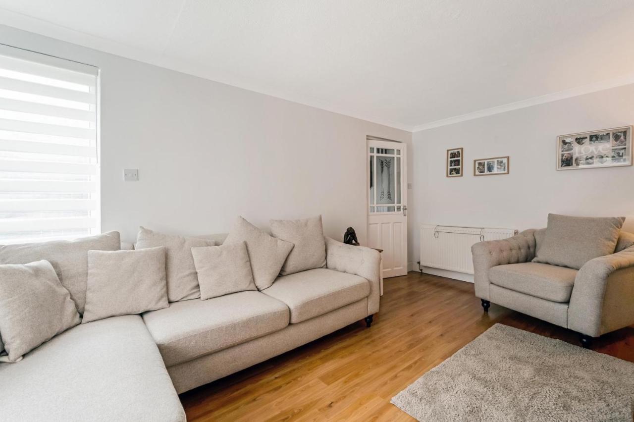 Centrally Situated 1 Bedroom House In Cumbernauld Bagian luar foto